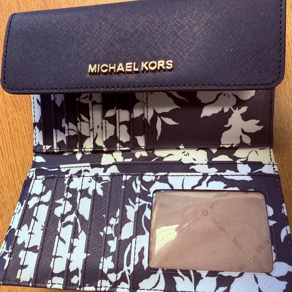 Michael Kors Trifold Wallet - Picture 3 of 4